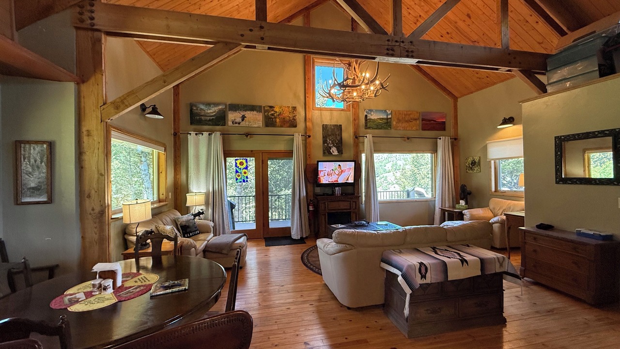 Photo of Livingroom in Emigrant