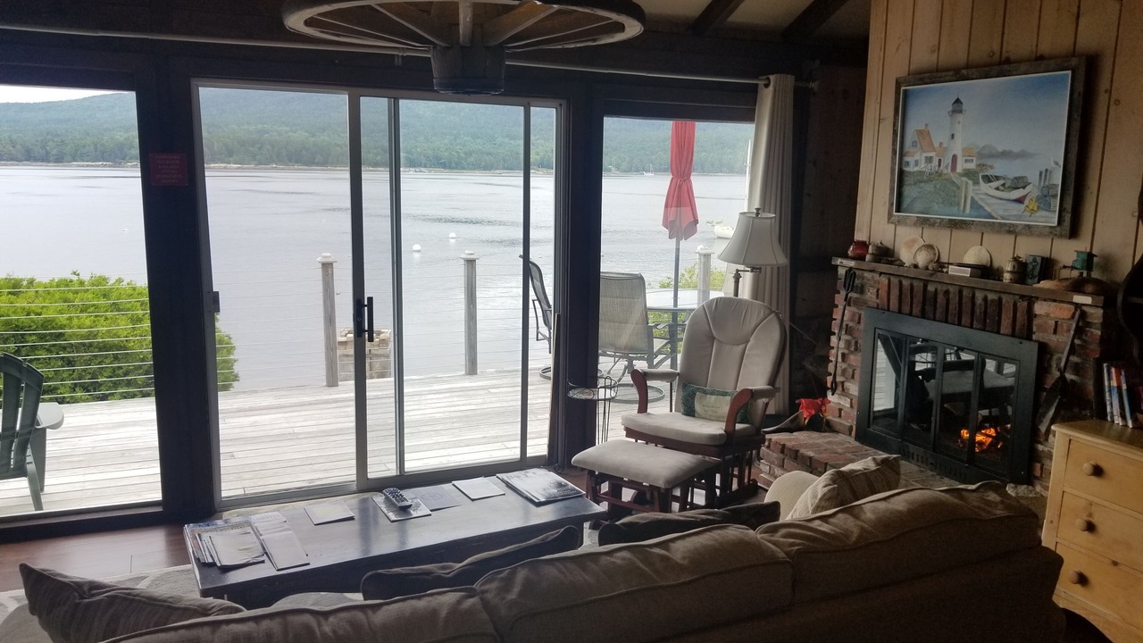 Photo of Livingroom in Hall Quarry