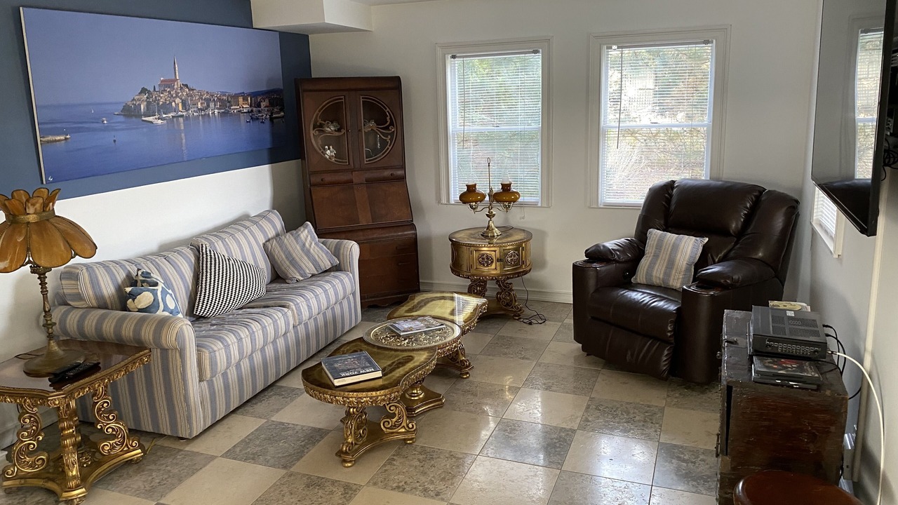 Photo of Livingroom in Southold