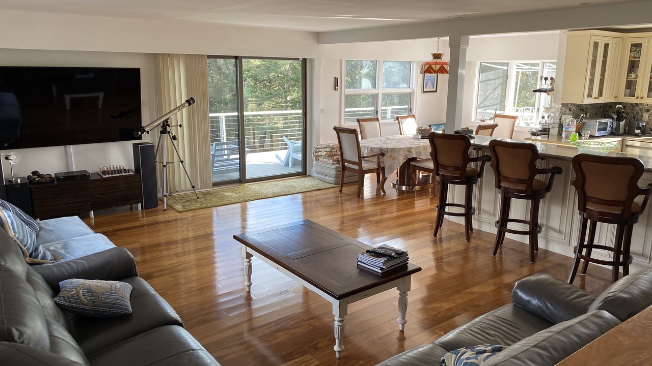 Photo of Livingroom in Southold