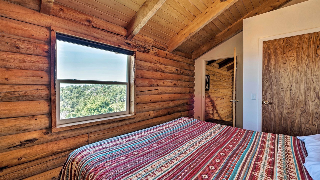Photo of Bedroom in Spanish Valley