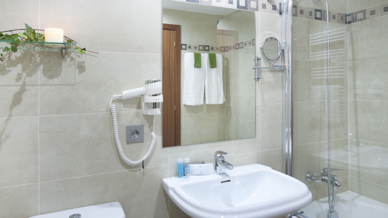 Photo of Bathroom in Incles