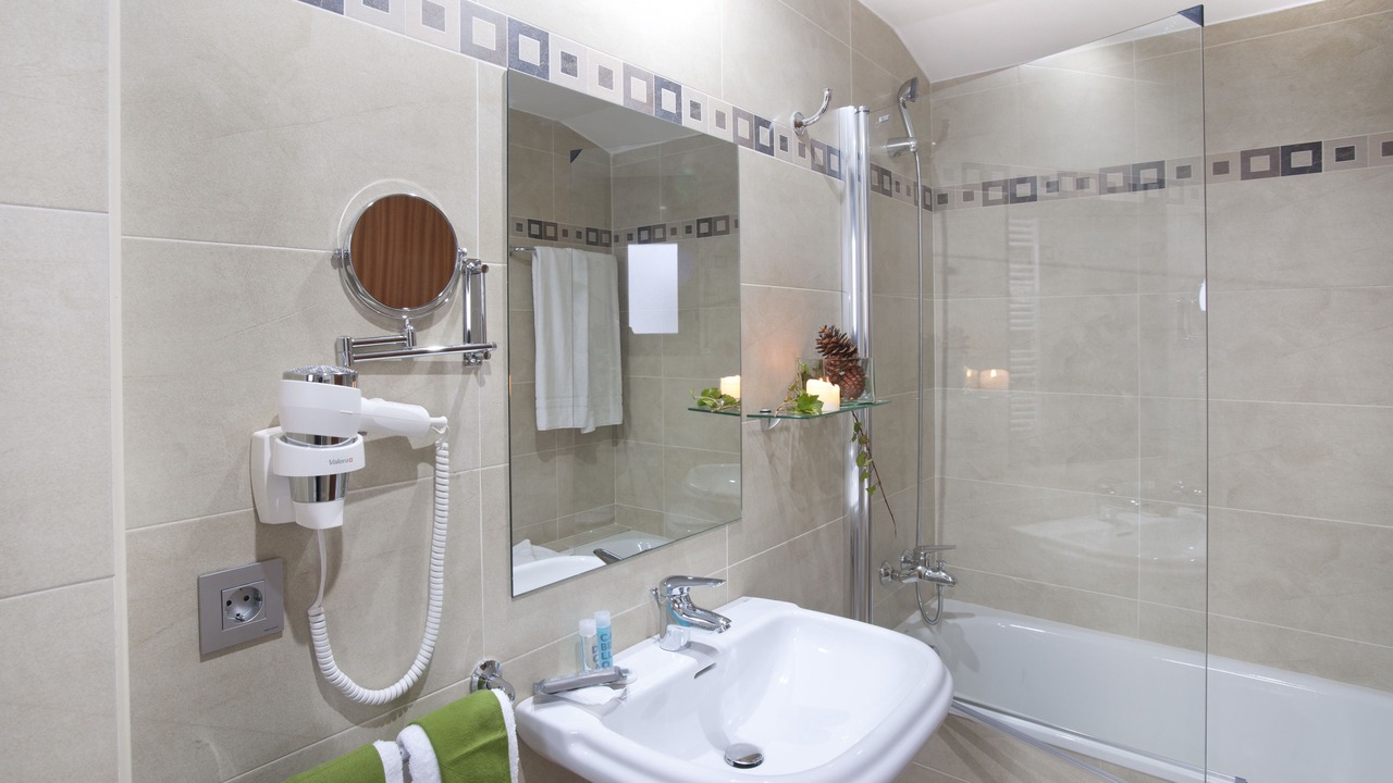Photo of Bathroom in Incles