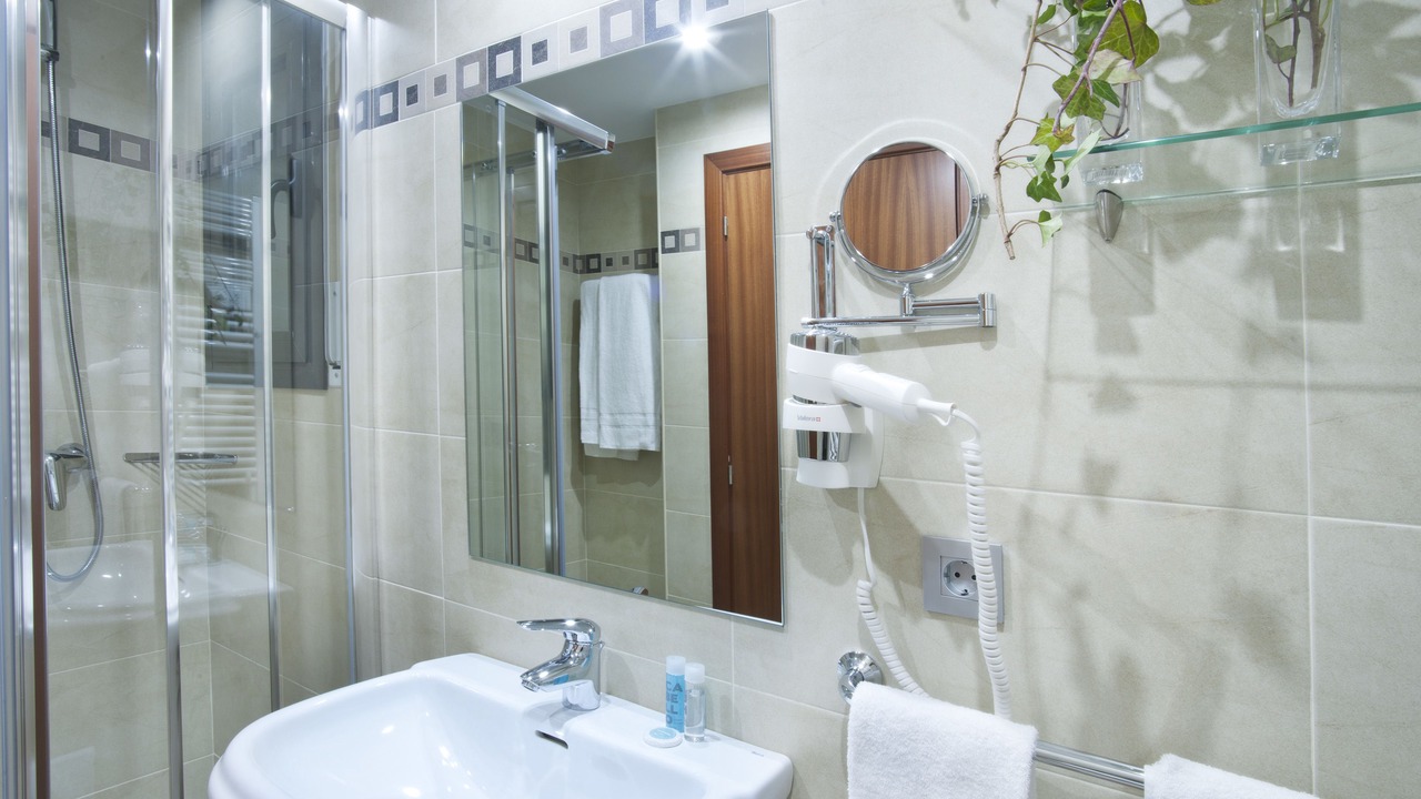 Photo of Bathroom in Incles