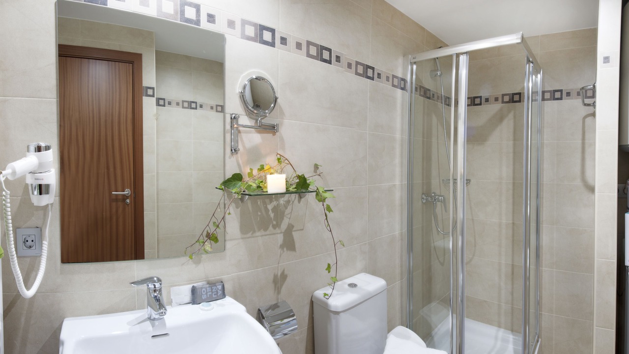 Photo of Bathroom in Incles