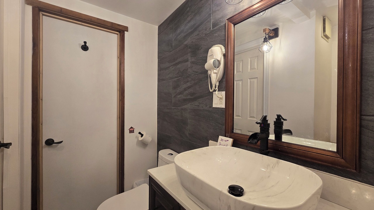Photo of Bathroom in Armour