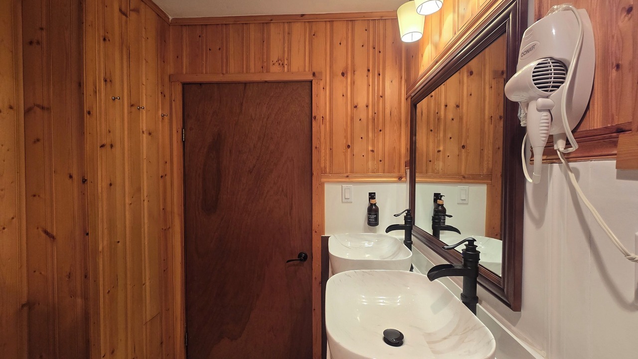 Photo of Bathroom in Armour