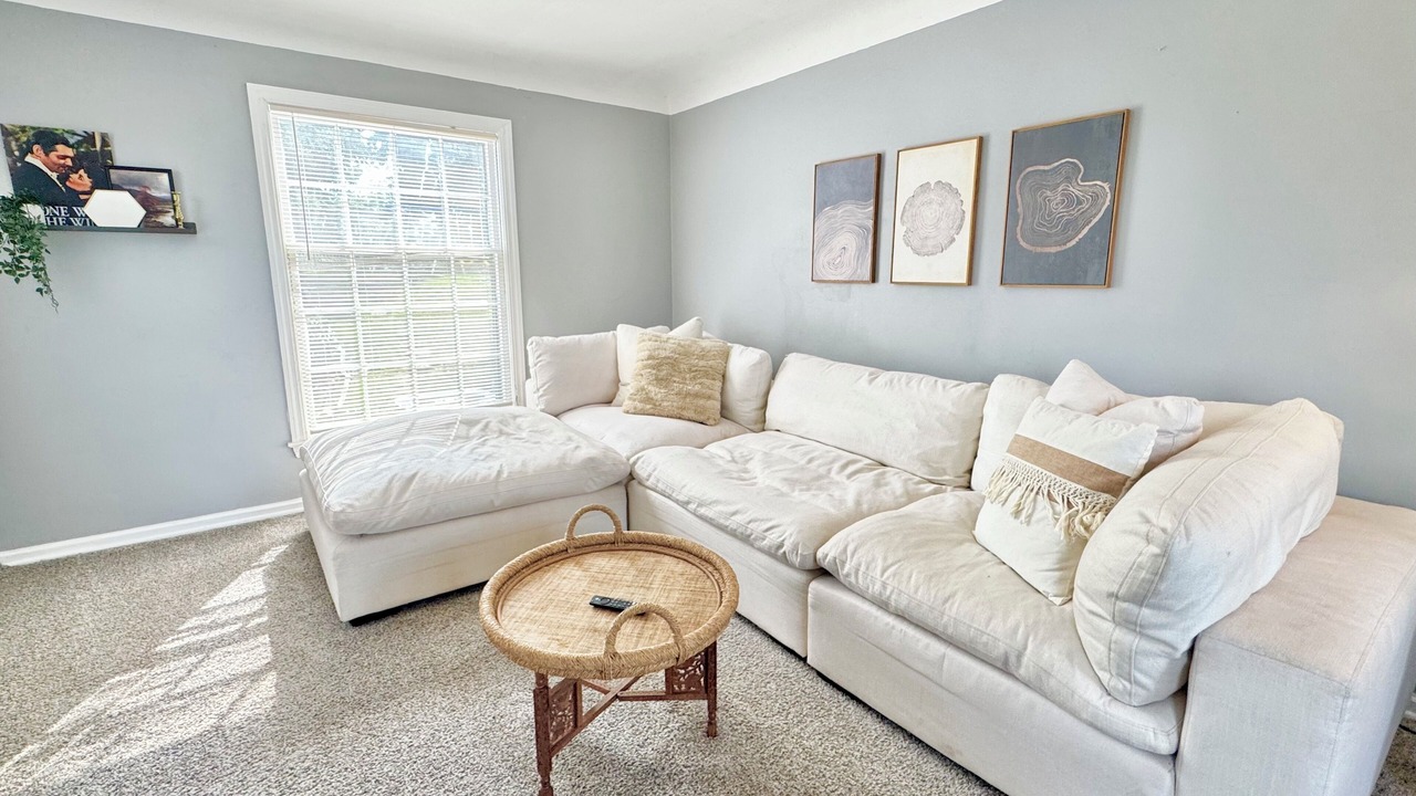 Photo of Livingroom in Flint