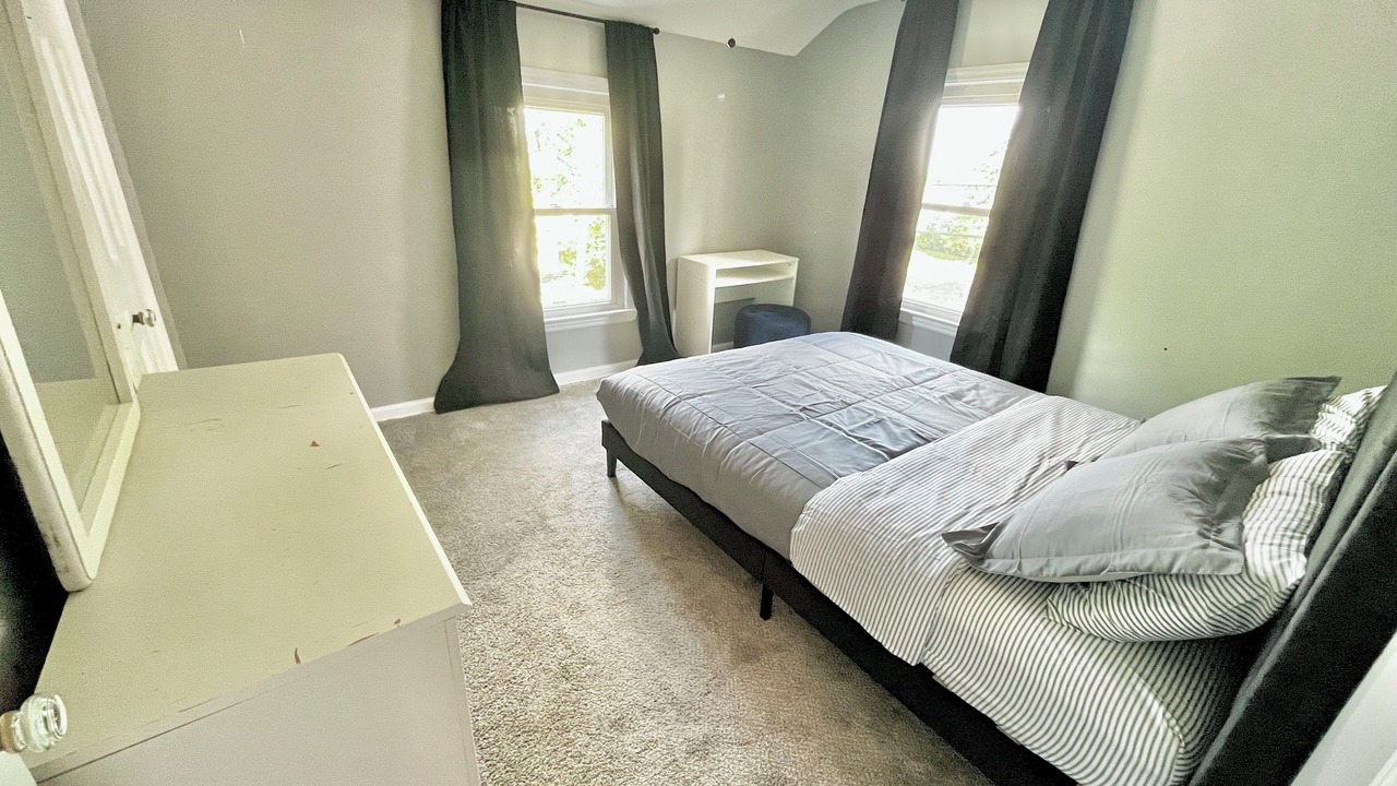 Photo of Bedroom in Flint