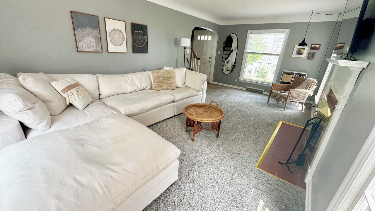 Photo of Livingroom in Flint
