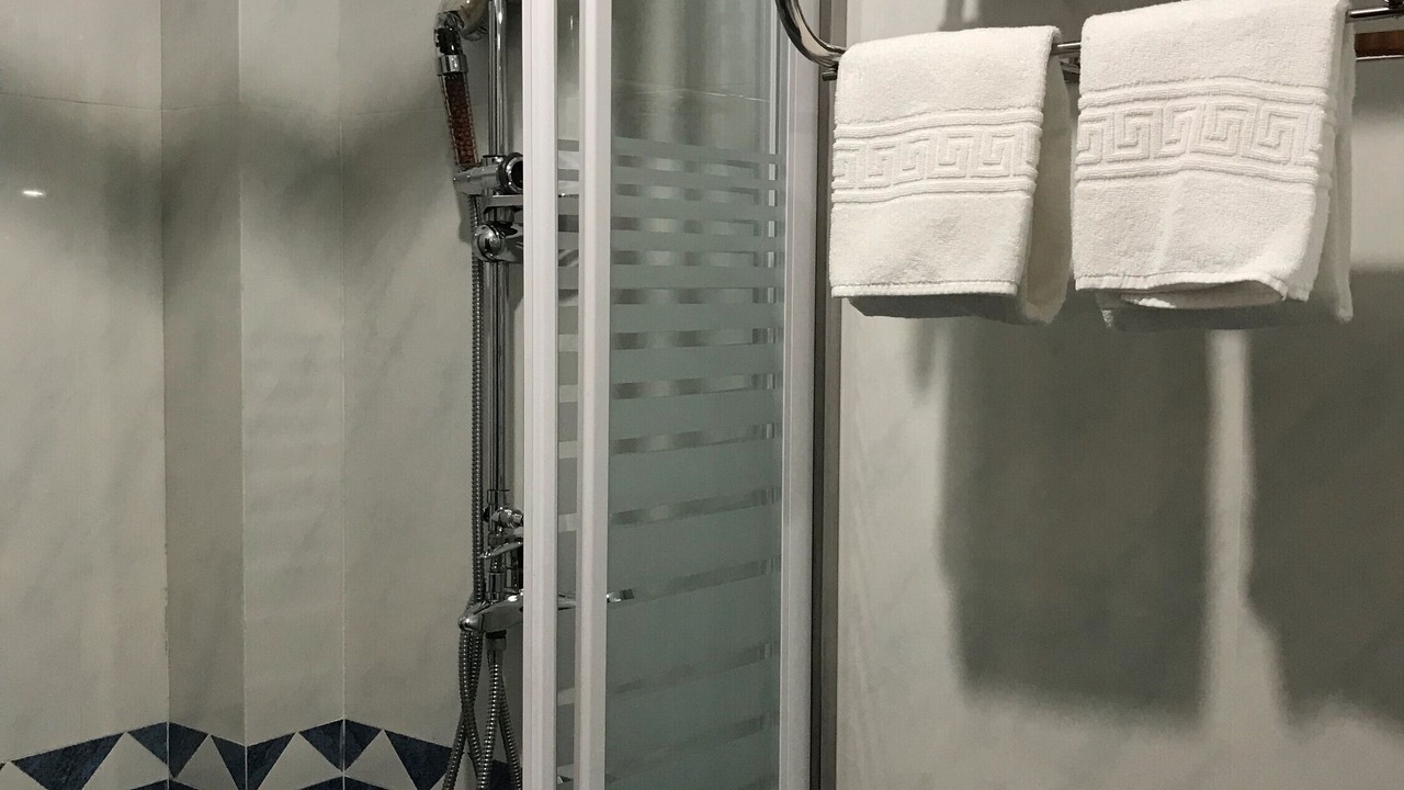 Photo of Bathroom in Carcavelos