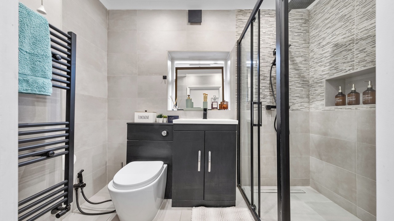 Photo of Bathroom in Harlington