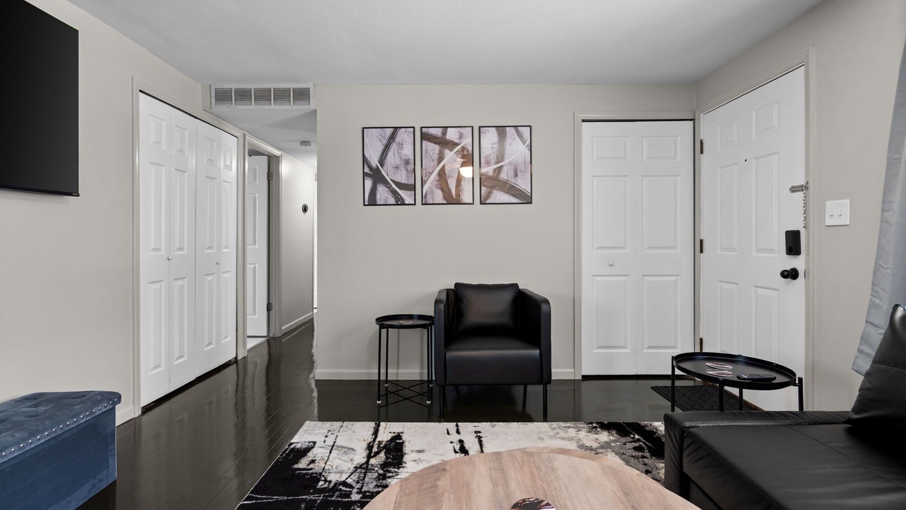 Photo of Livingroom in Bryant Pattengill East