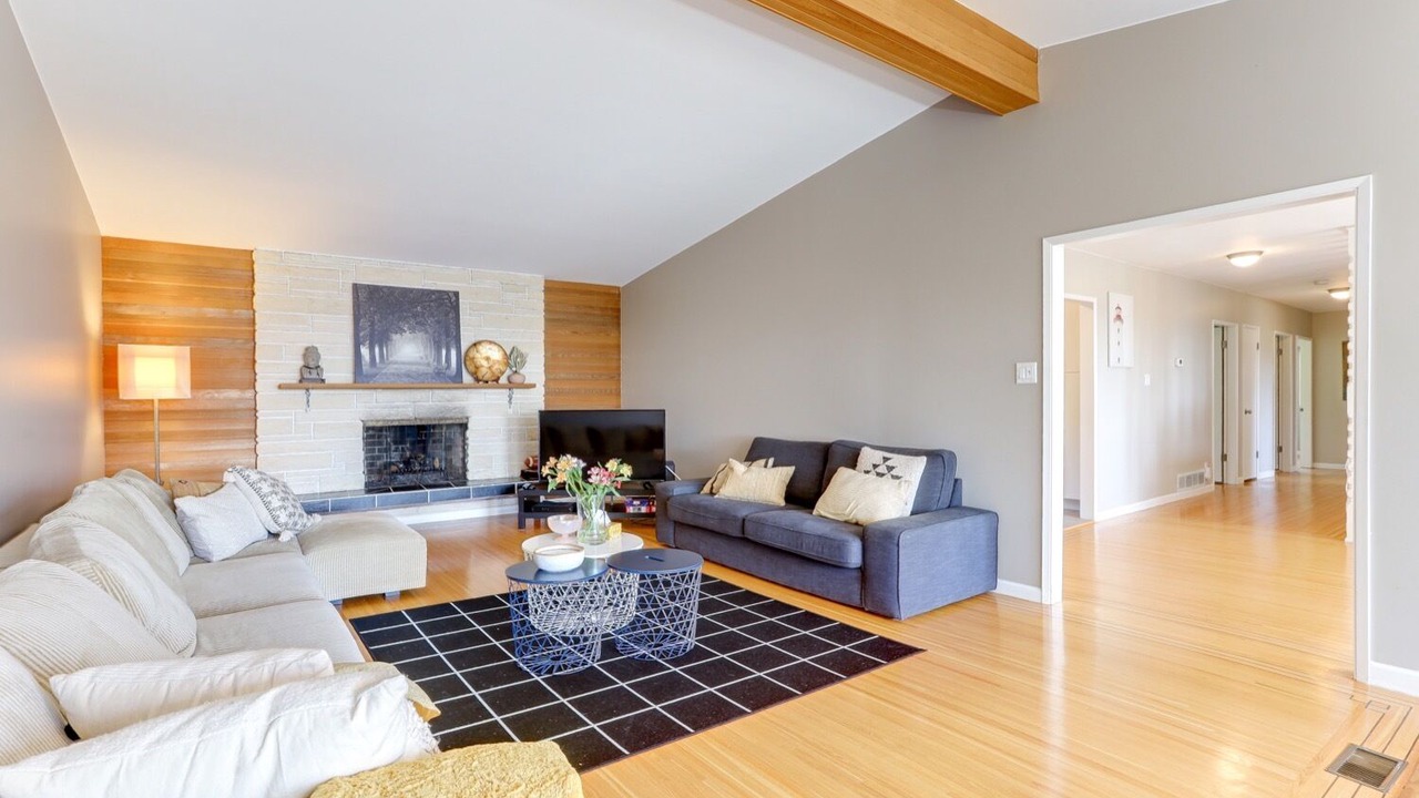 Photo of Livingroom in West Vancouver