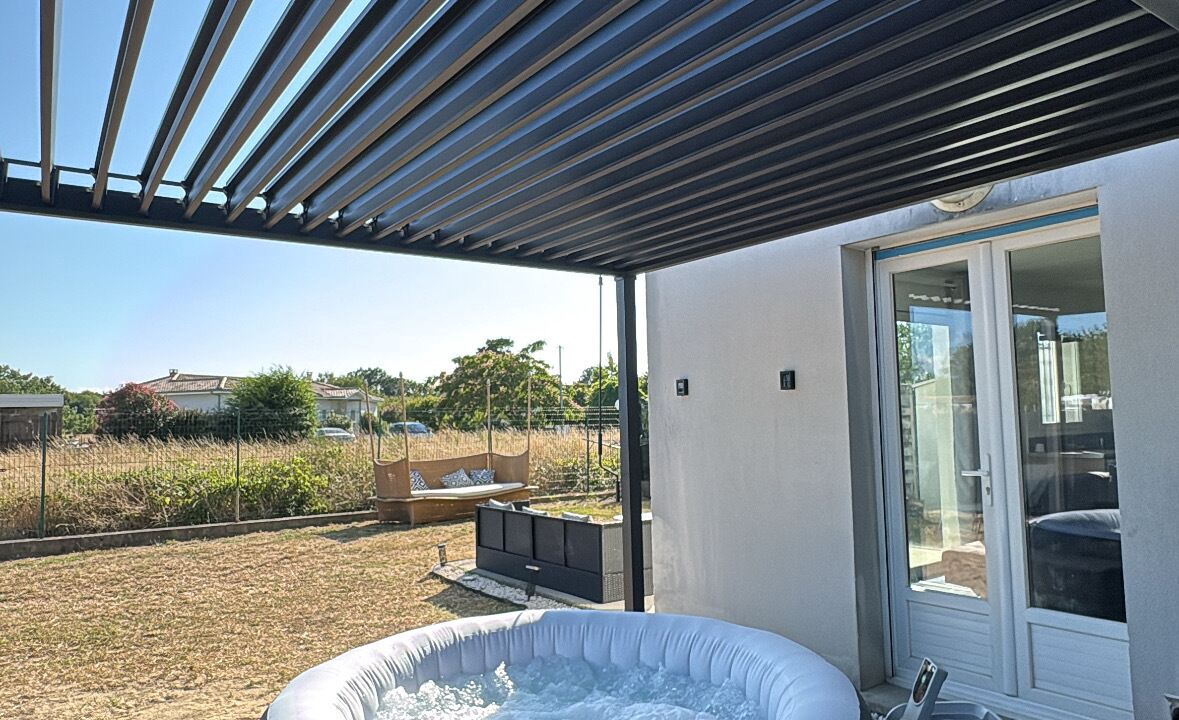 Photo of Patio Balcony in Ambares-et-Lagrave