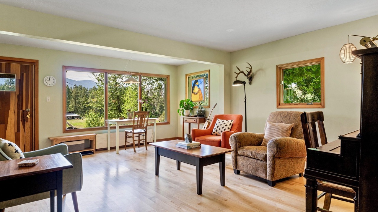 Photo of Livingroom in Arlee