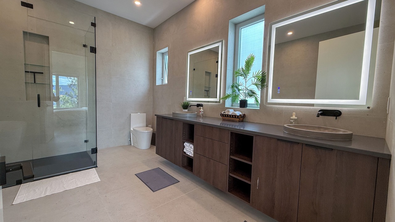 Photo of Bathroom in Okanagan-Similkameen