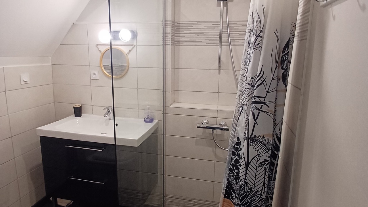 Photo of Bathroom in Dole