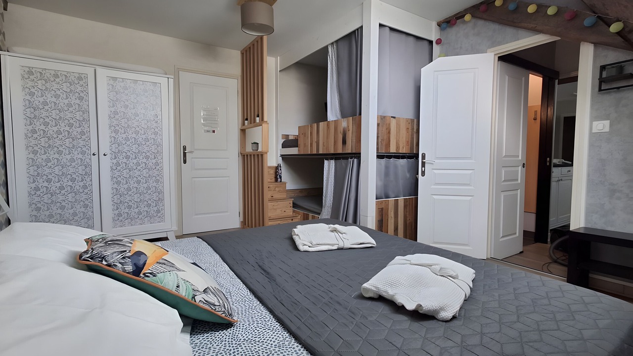 Photo of Bedroom in Saint-Georges-sur-Cher