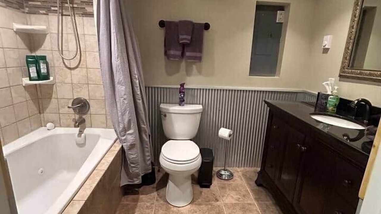 Photo of Bathroom in Silver Gate