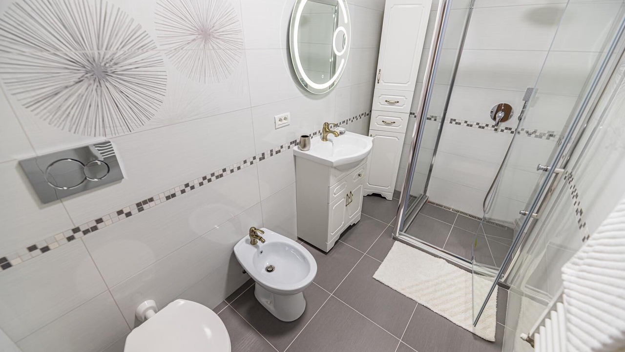 Photo of Bathroom in Tractorul