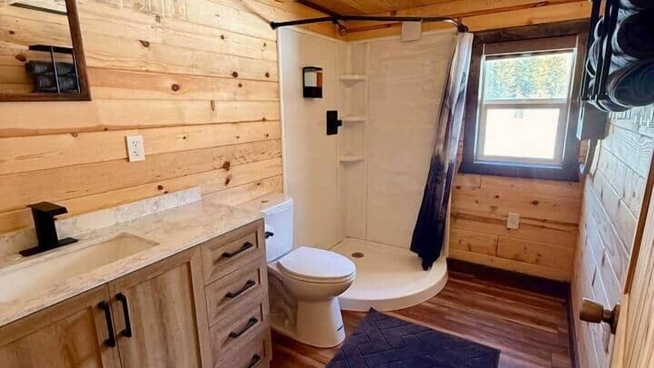 Photo of Bathroom in Silver Gate