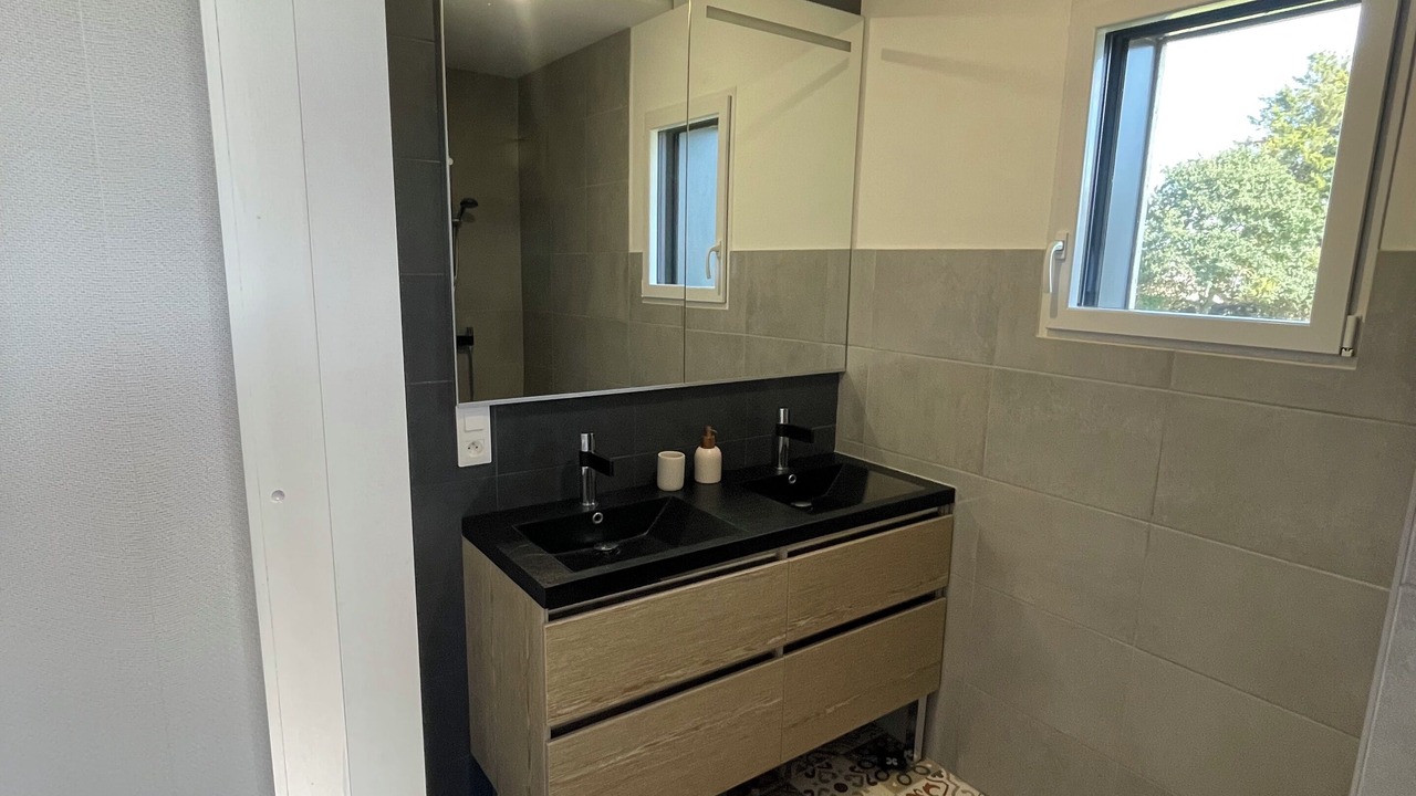 Photo of Bathroom in Dragey-Ronthon