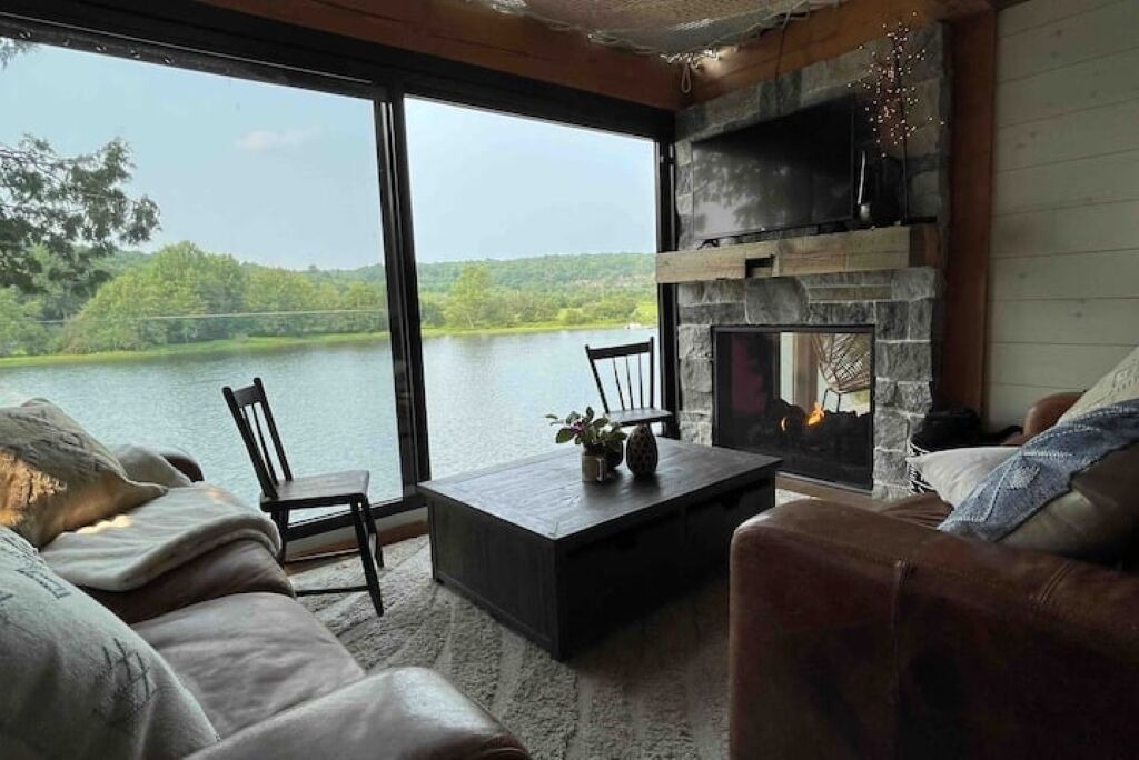 Photo of Livingroom in Utterson