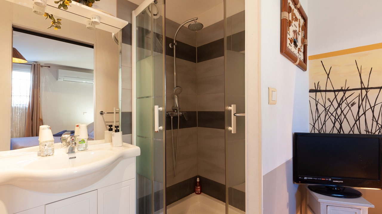 Photo of Bathroom in Port-Saint-Louis-du-Rhone