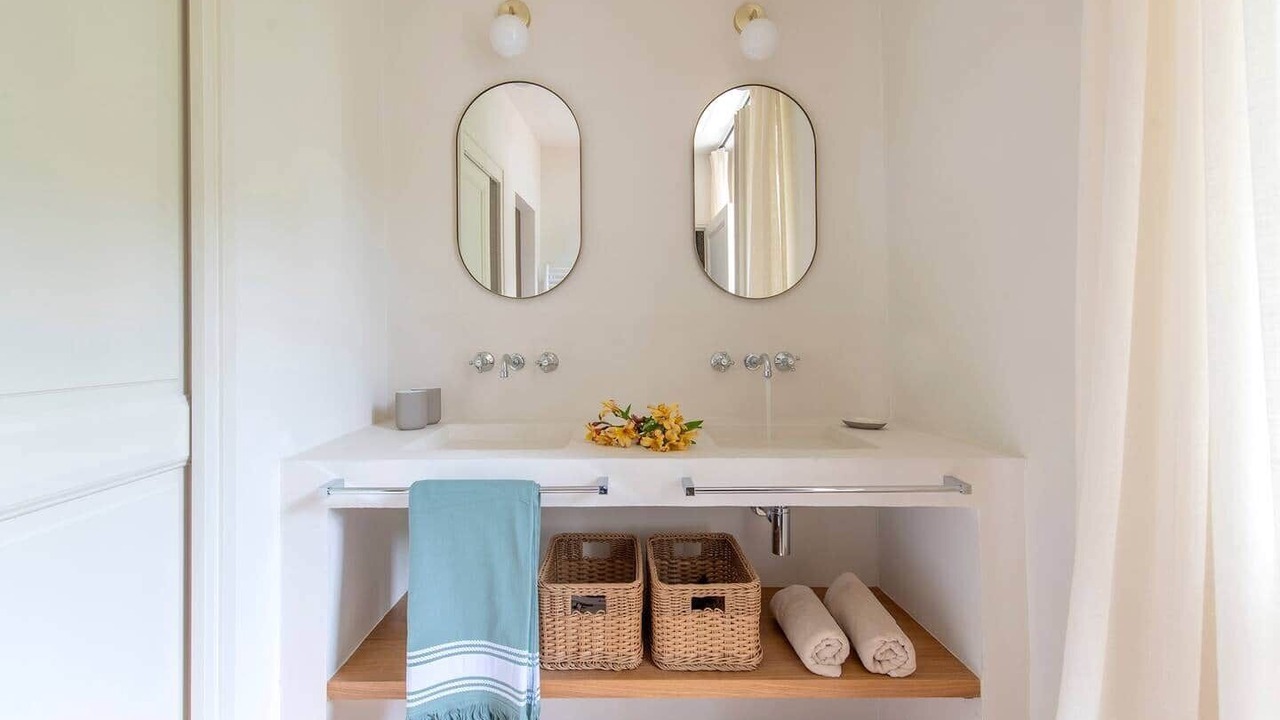 Photo of Bathroom in Saint-Etienne-du-Gres