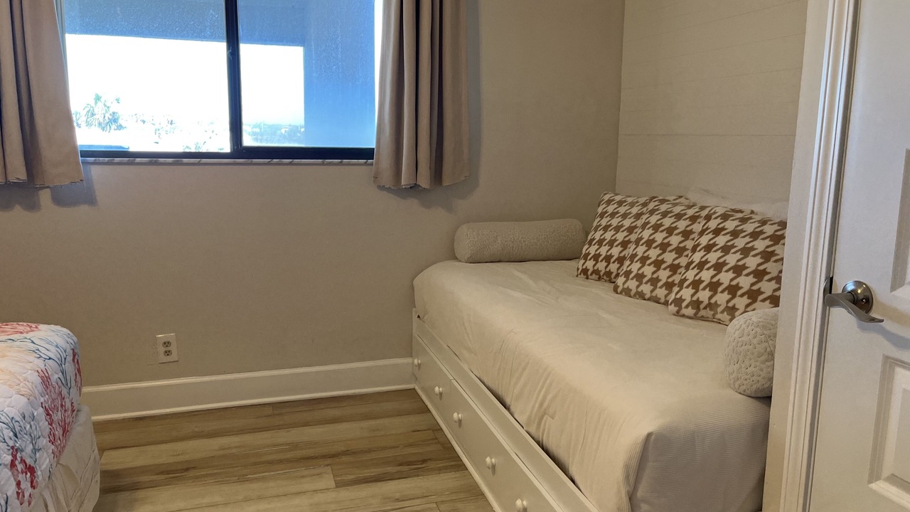Photo of Bedroom in Surfcrest Village