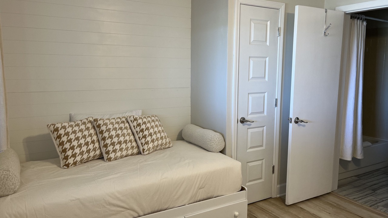 Photo of Bedroom in Surfcrest Village