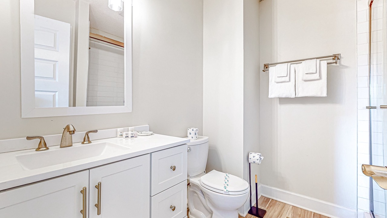 Photo of Bathroom in Surfcrest Village