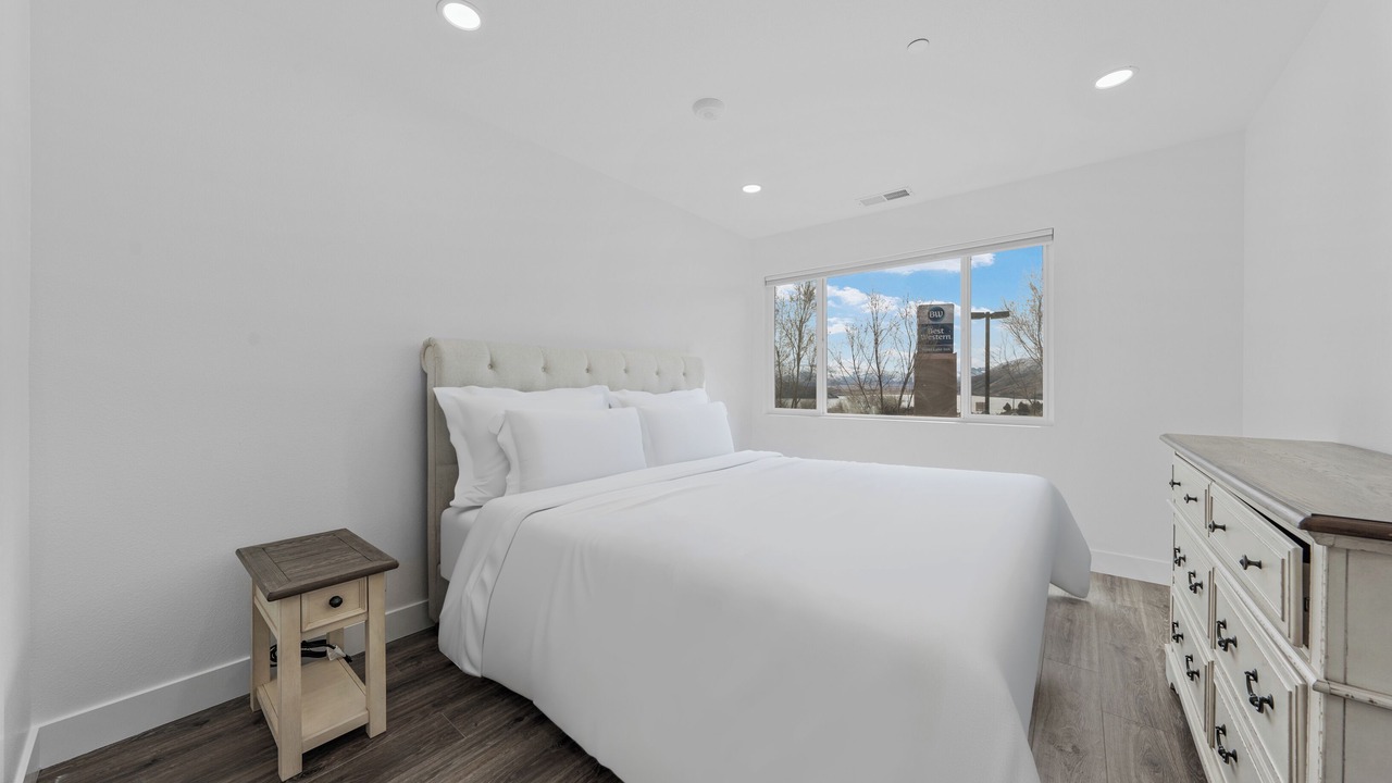 Photo of Bedroom in Topaz Lake