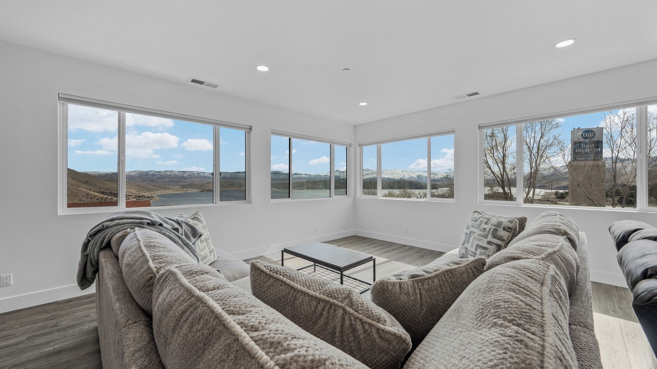 Photo of Livingroom in Topaz Lake
