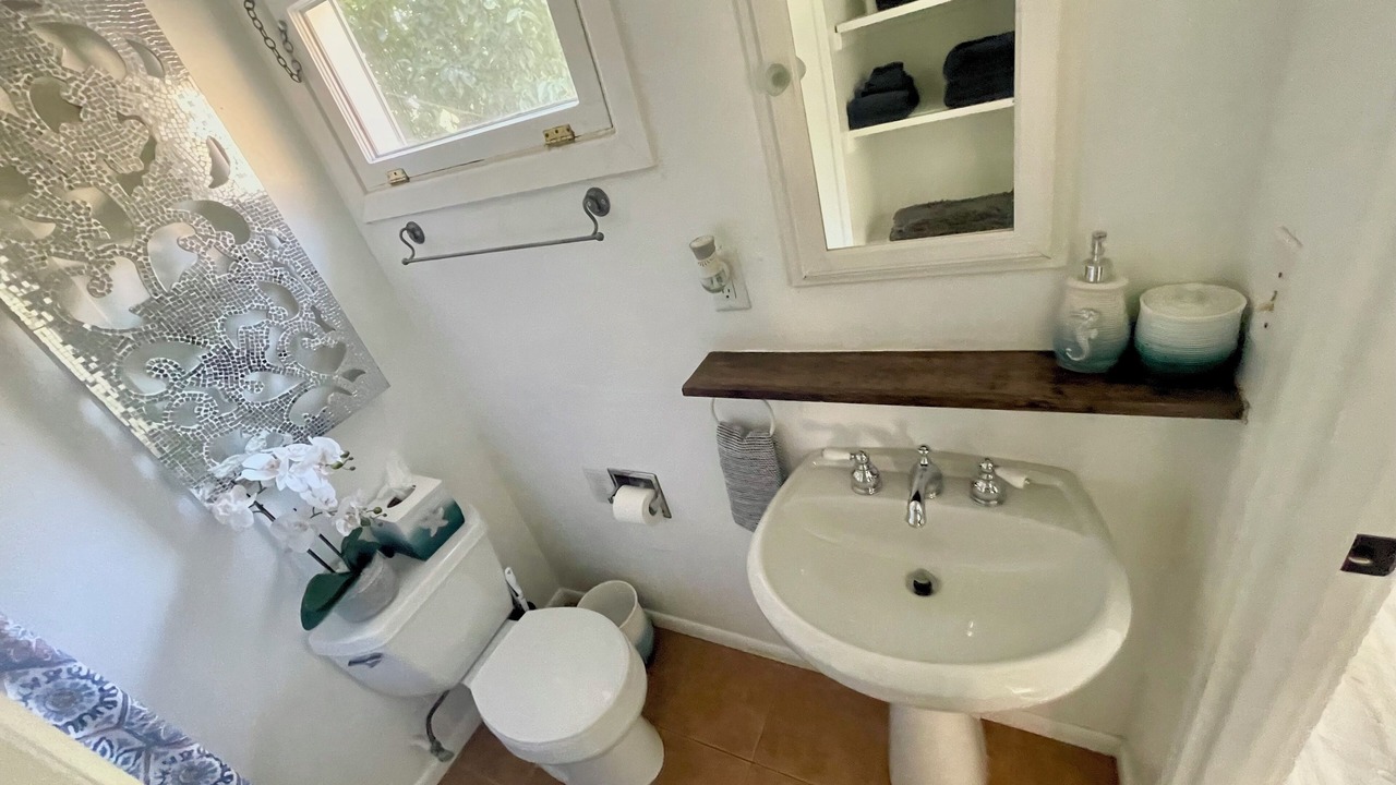 Photo of Bathroom in Toro Canyon