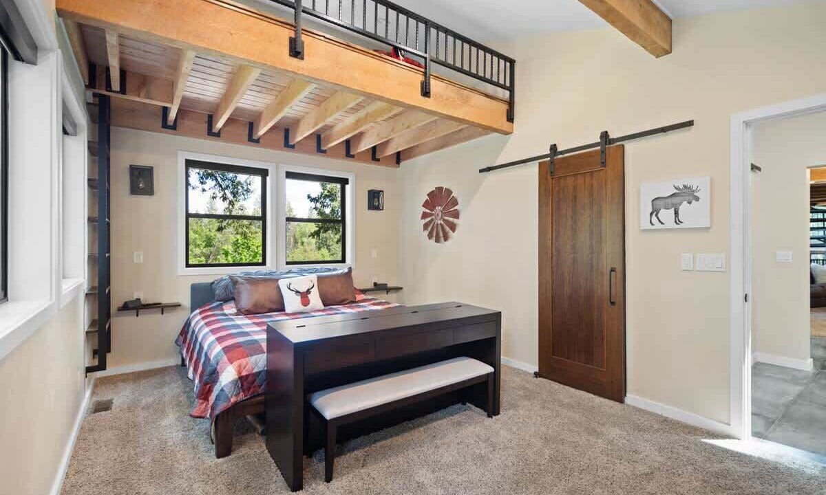 Photo of Bedroom in Colbert