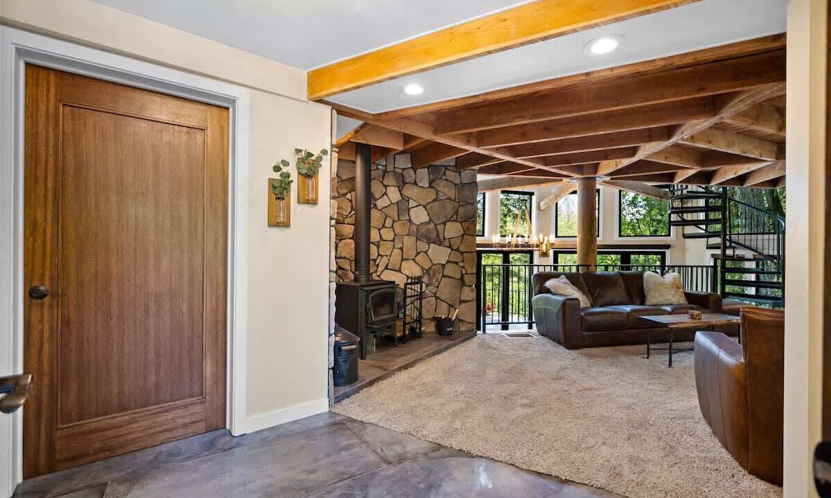 Photo of Livingroom in Colbert
