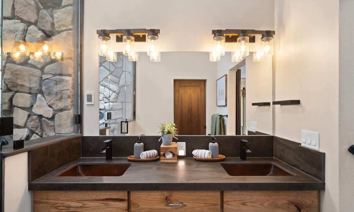 Photo of Bathroom in Colbert