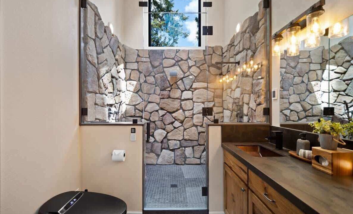 Photo of Bathroom in Colbert