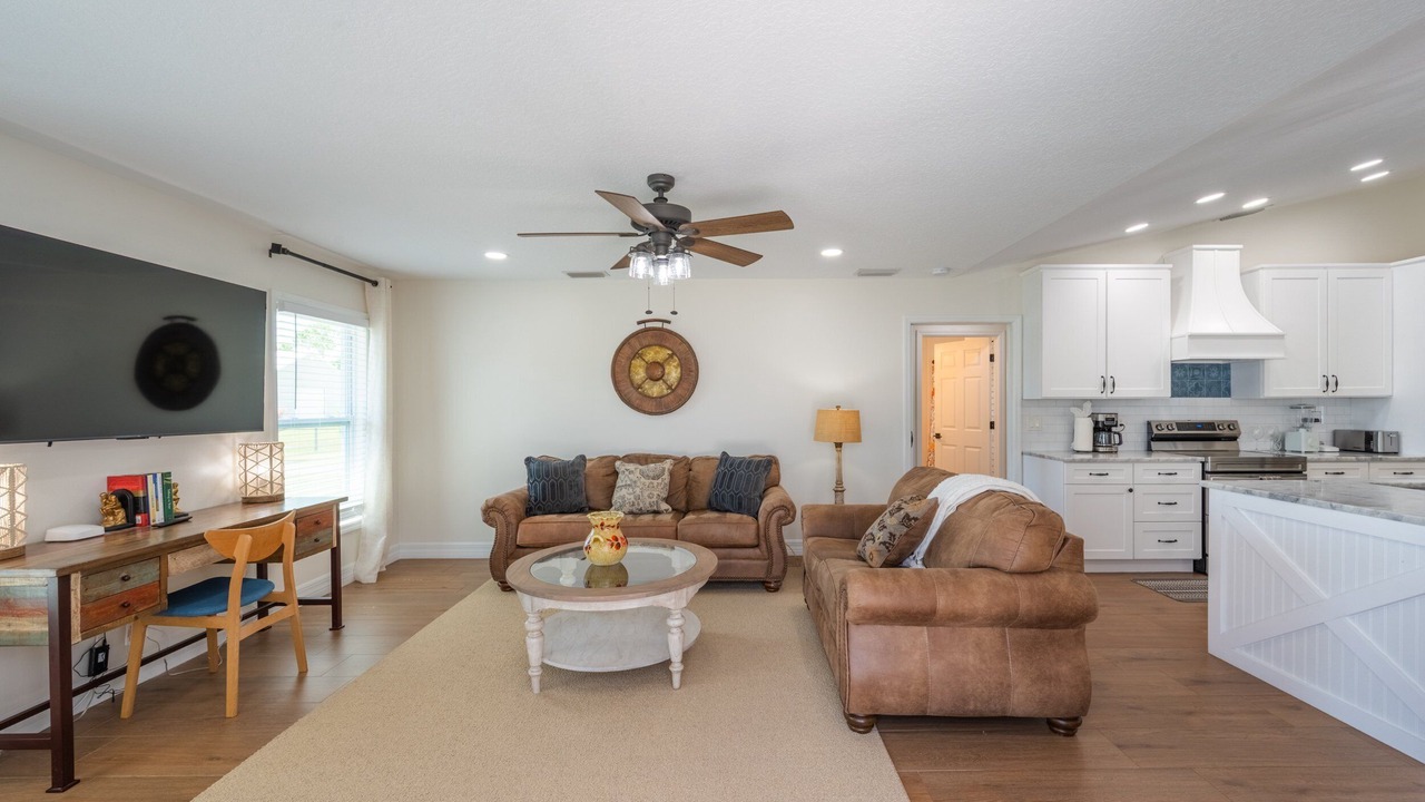 Photo of Livingroom in Trailer Estates