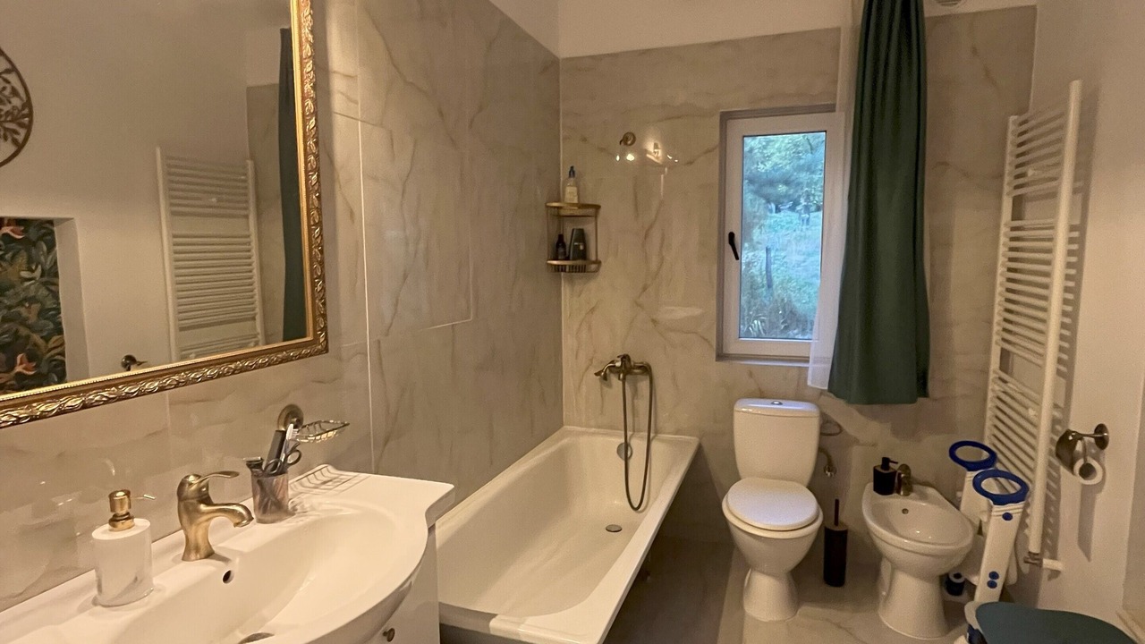 Photo of Bathroom in Varfurile