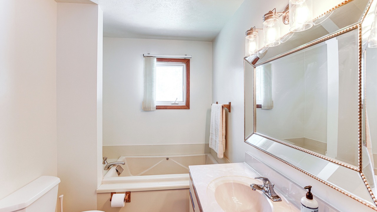 Photo of Bathroom in Grawn