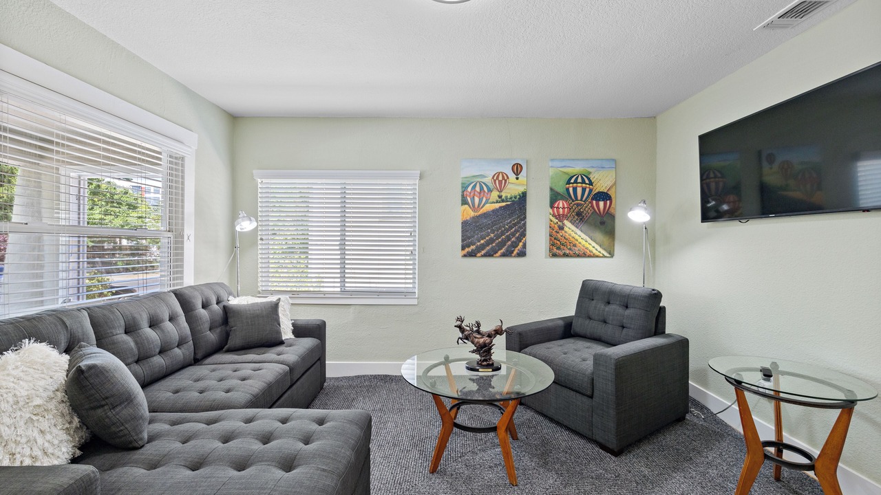 Photo of Livingroom in North Oak Park