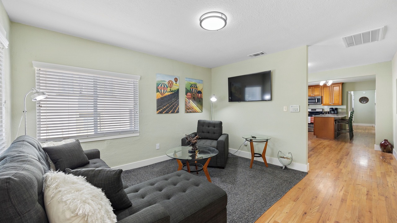 Photo of Livingroom in North Oak Park