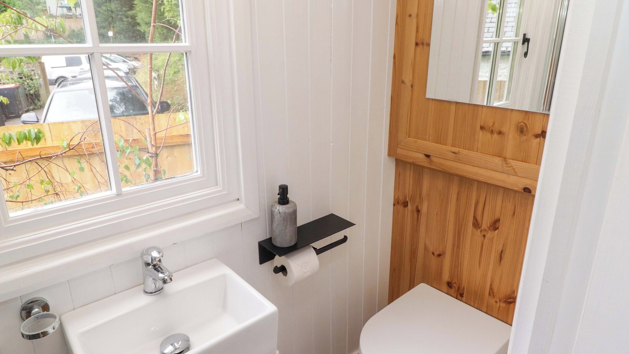 Photo of Bathroom in Nantgarw