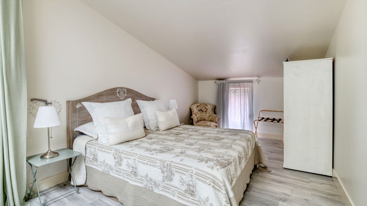 Photo of Bedroom in Caraman