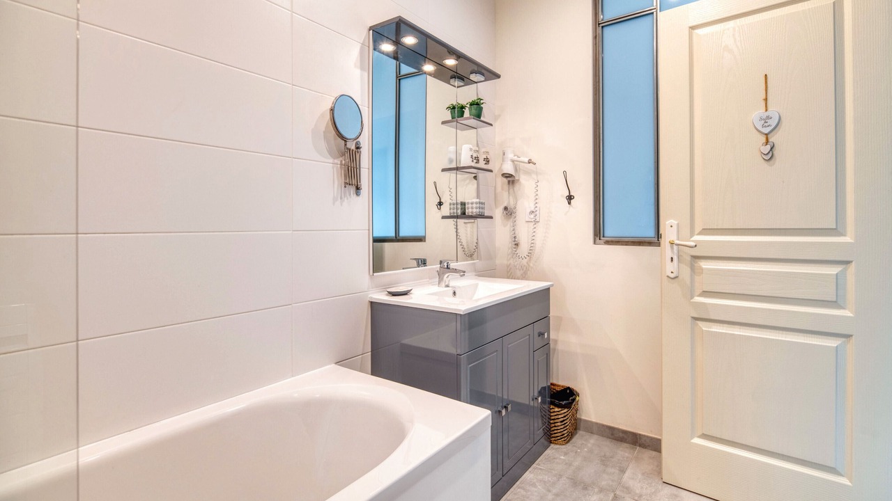 Photo of Bathroom in Caraman
