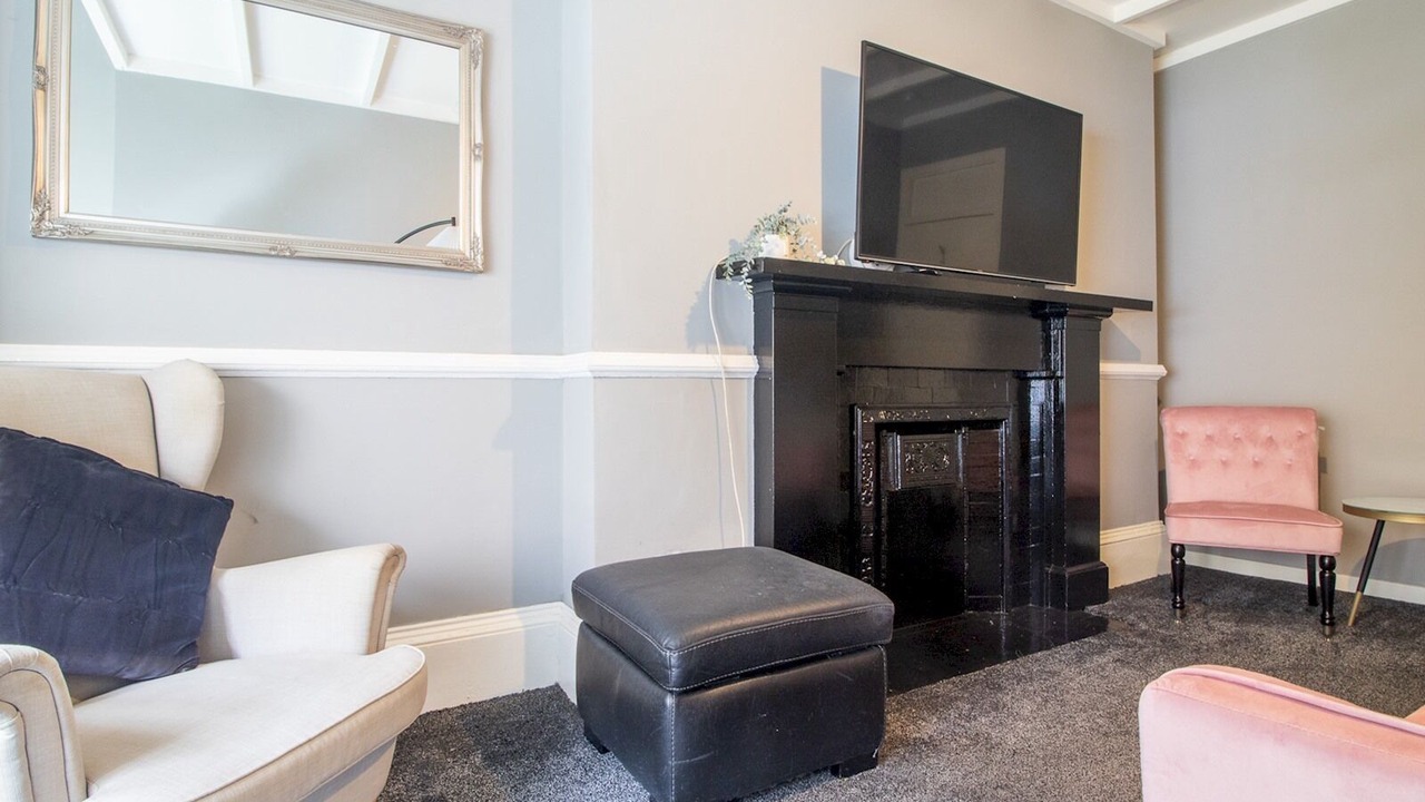 Photo of Livingroom in Glasgow Westend