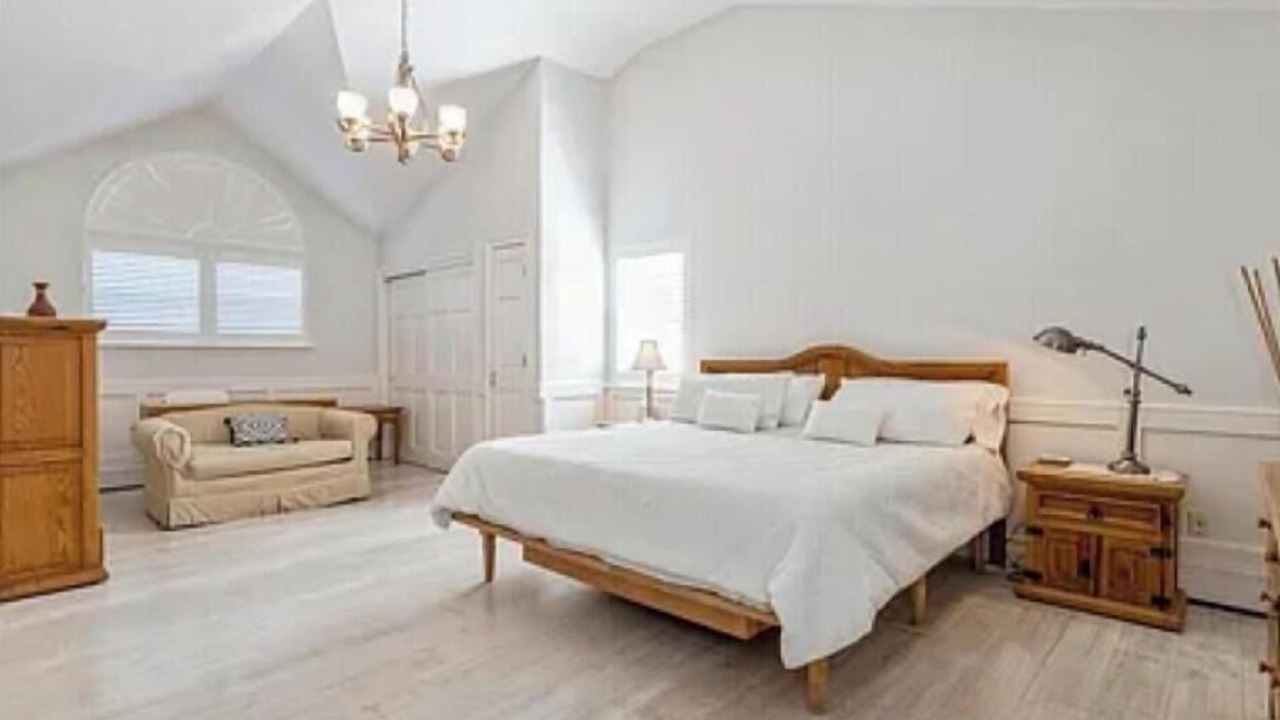 Photo of Bedroom in Wainscott Woods